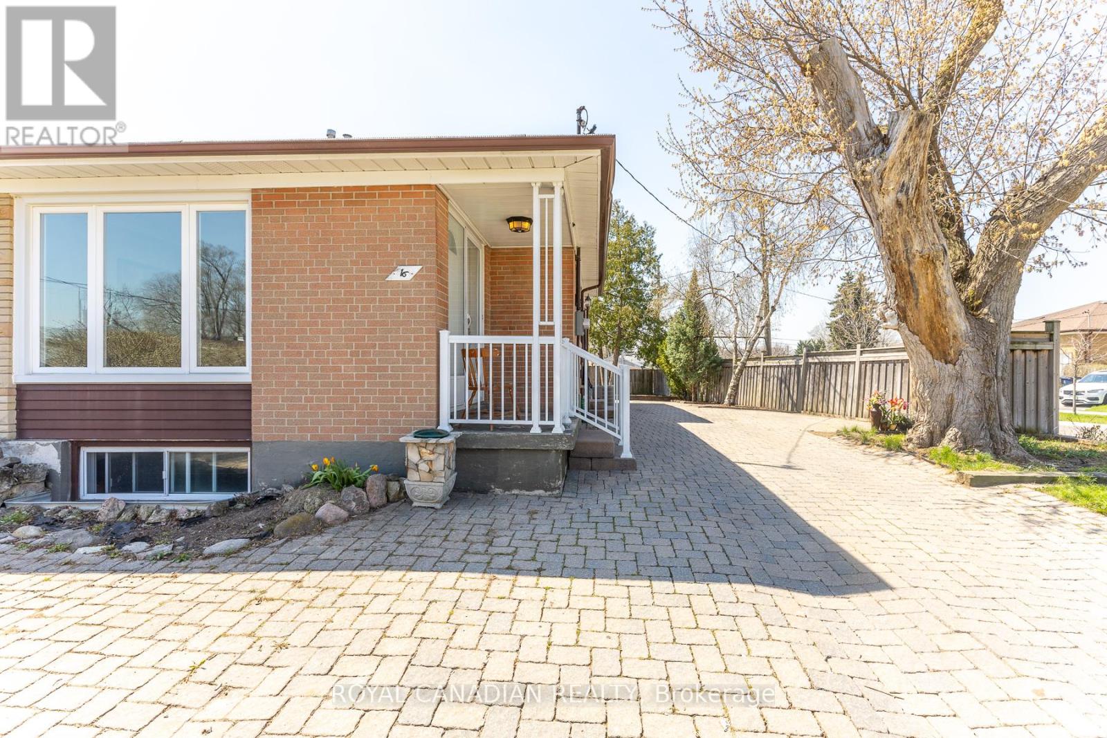 House – 16 GAMBELLO CRESCENT, Toronto – photo 5