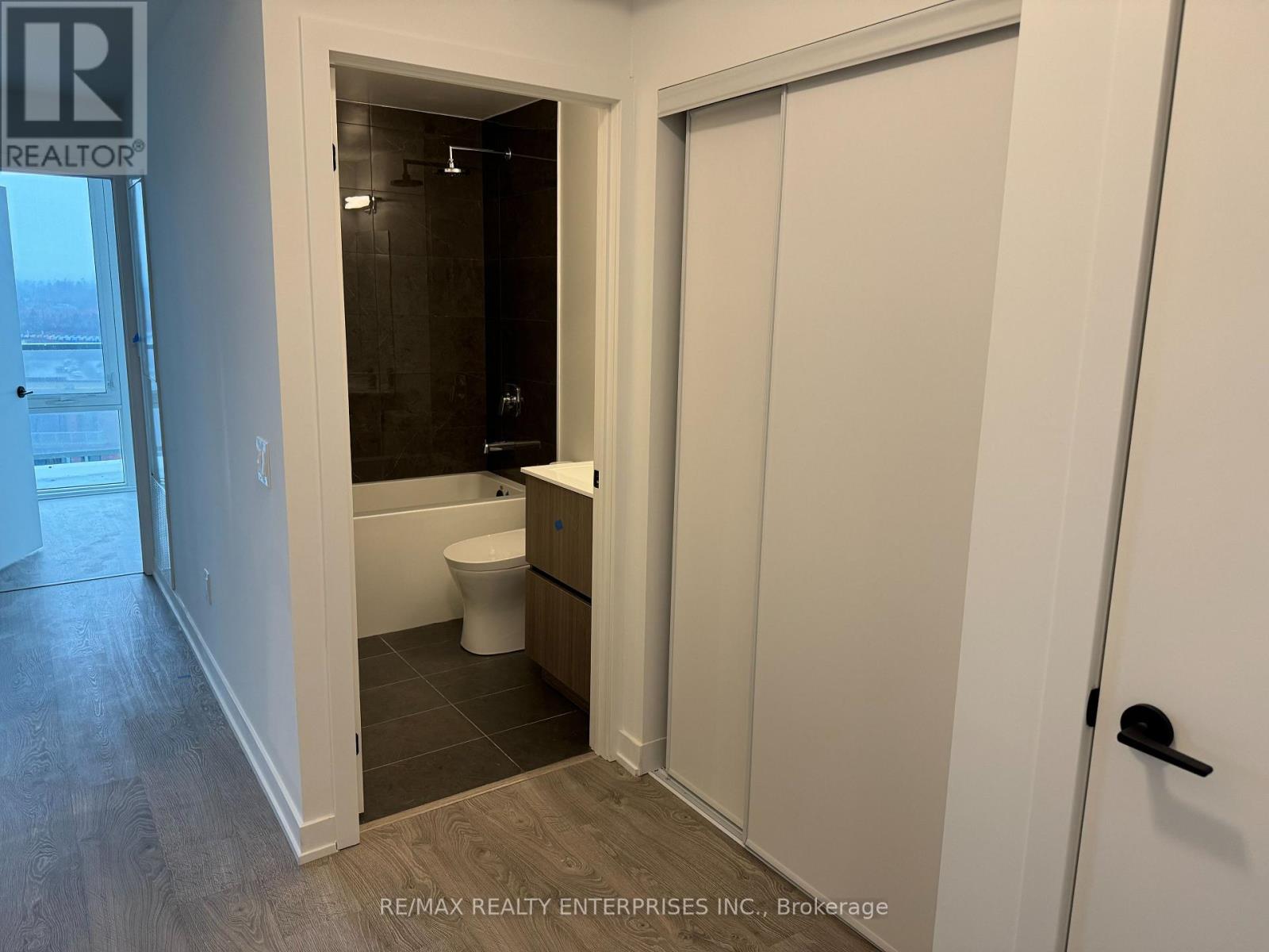 Apartment – 901 - 220 MISSINNIHE WAY, Mississauga – photo 5