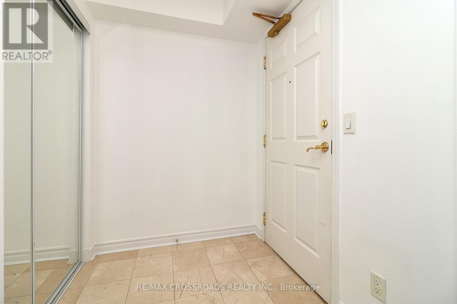Apartment – 703 - 350 PRINCESS ROYAL DRIVE, Mississauga – photo 2