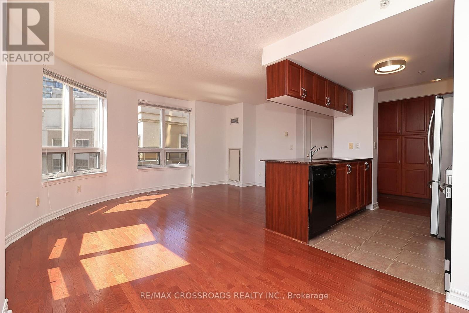Apartment – 703 - 350 PRINCESS ROYAL DRIVE, Mississauga – photo 5