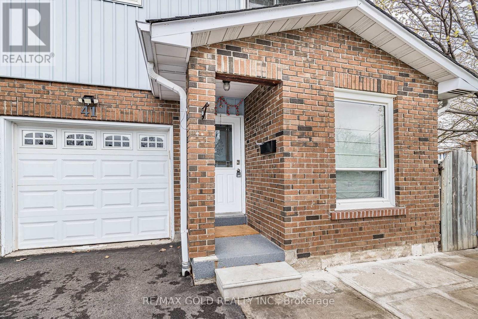 House – 41 SIMMONS BOULEVARD, Brampton – photo 2