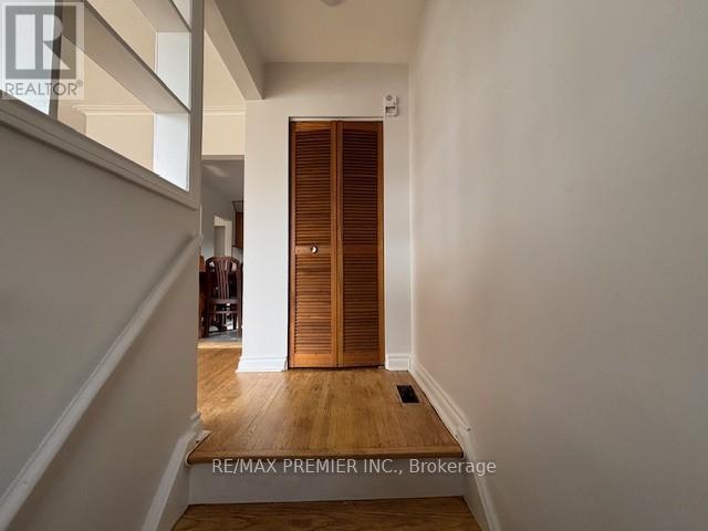House – MAIN FLOOR - 199 GRACEDALE BOULEVARD, Toronto – photo 3