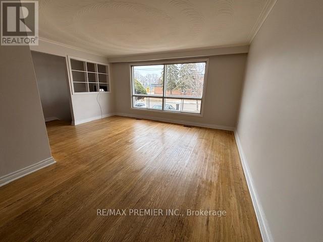 House – MAIN FLOOR - 199 GRACEDALE BOULEVARD, Toronto – photo 4