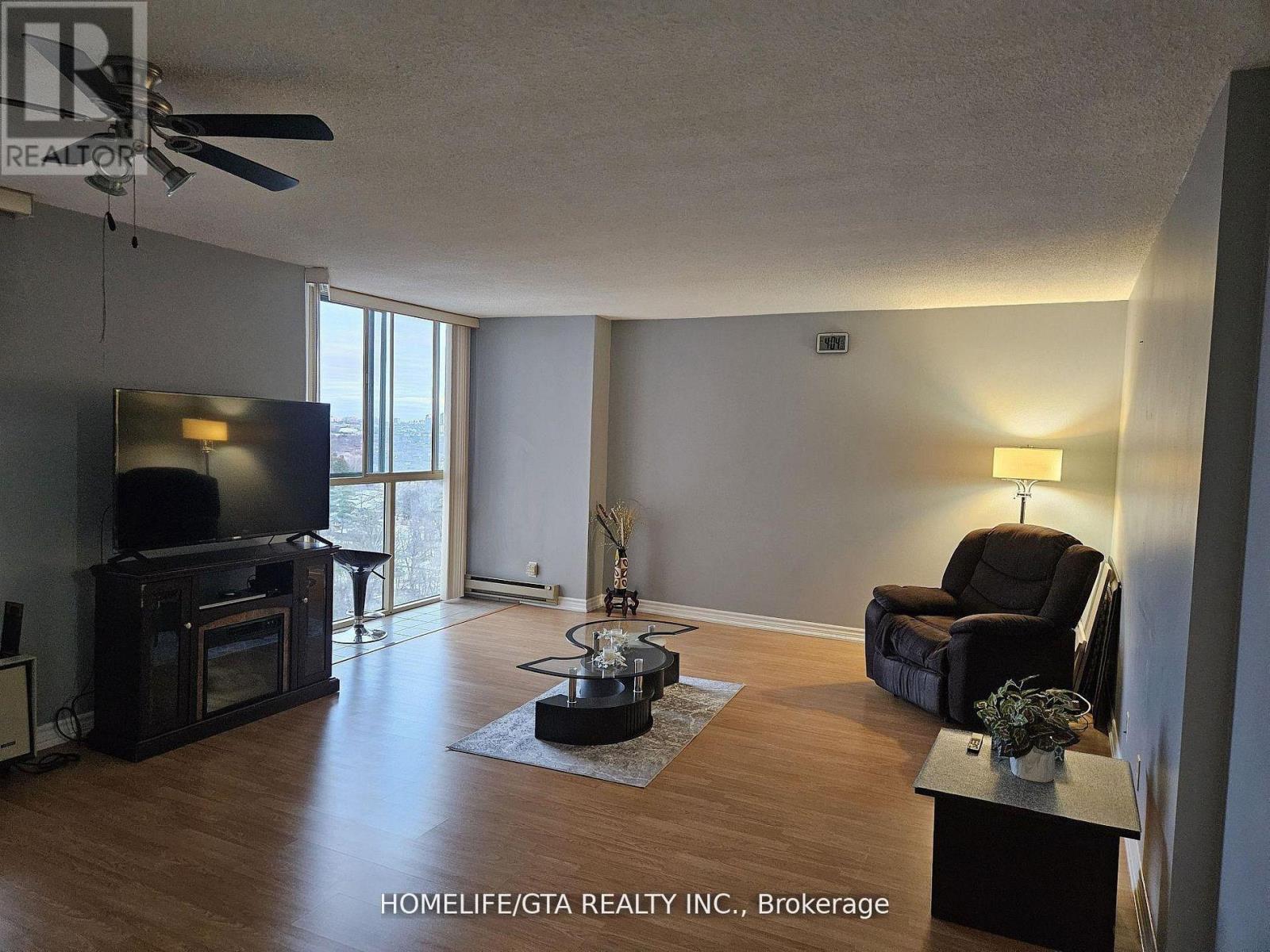 Apartment – 1409 - 41 MARKBROOK LANE, Toronto – photo 3