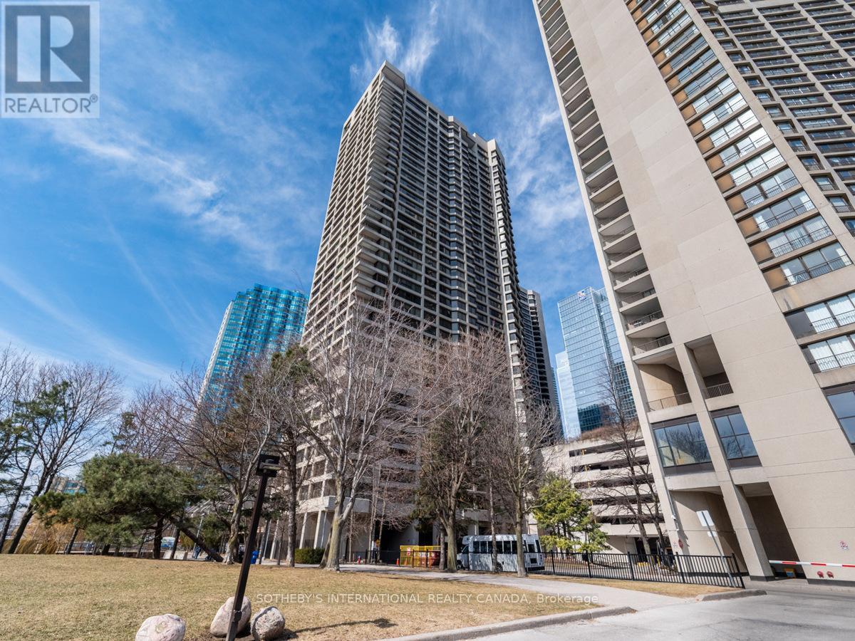Apartment – 2204 - 65 HARBOUR SQUARE, Toronto – photo 3