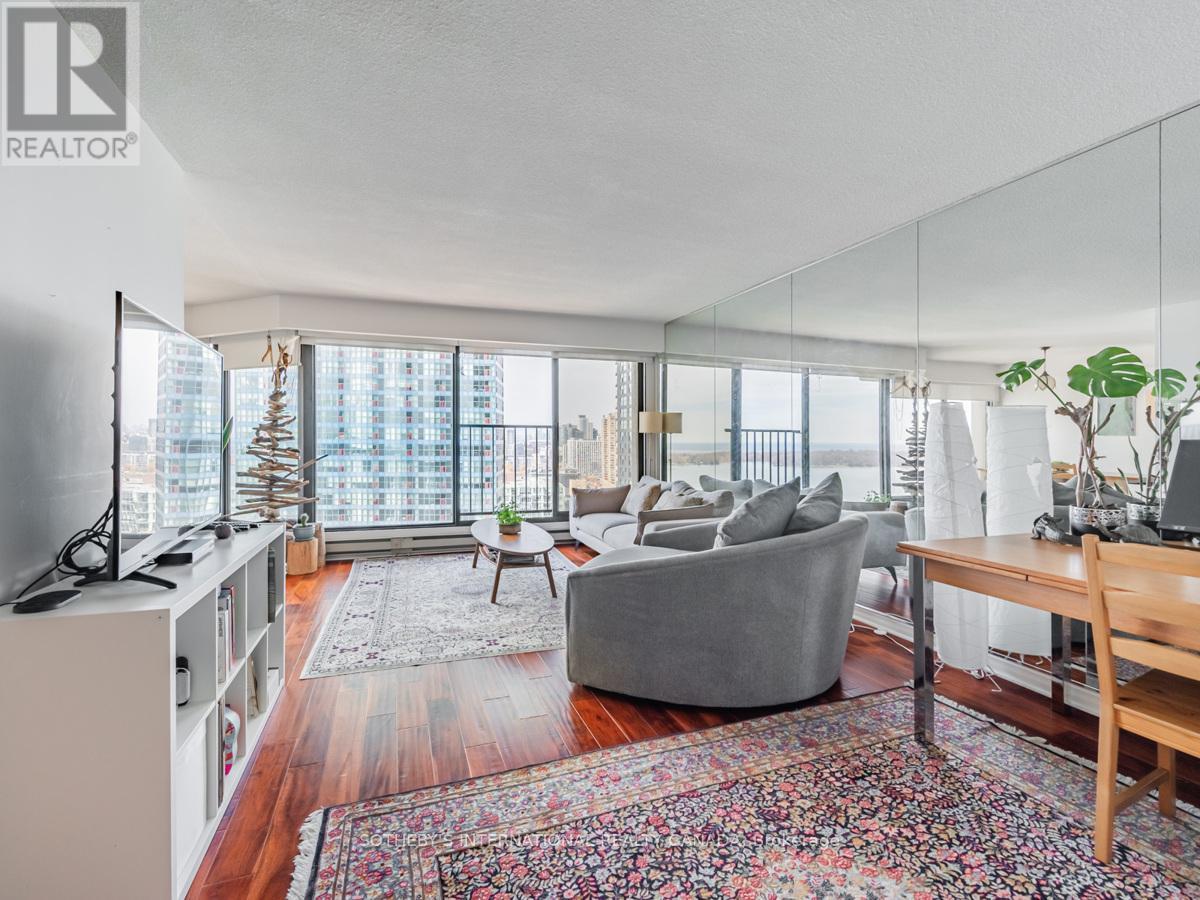 Apartment – 2204 - 65 HARBOUR SQUARE, Toronto – photo 4
