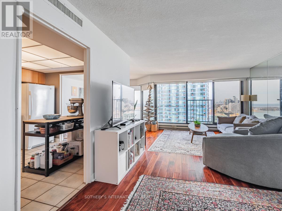 Apartment – 2204 - 65 HARBOUR SQUARE, Toronto – photo 5