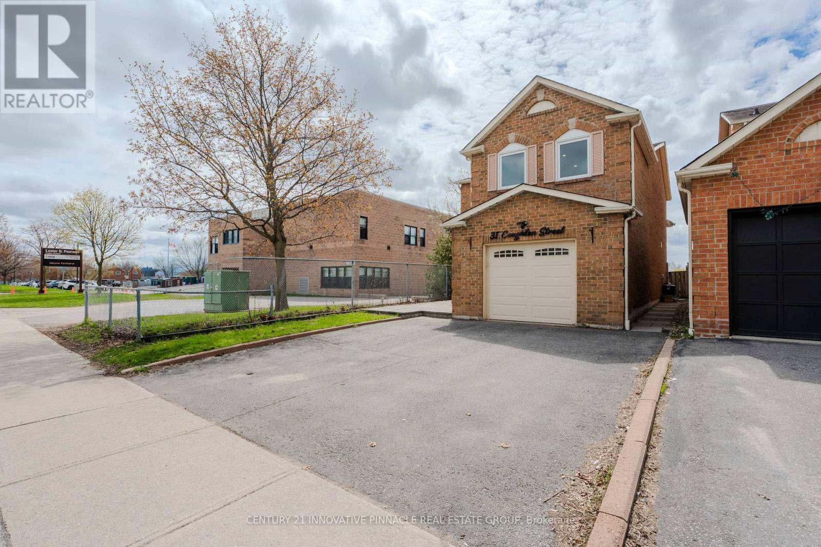 House – 31 COUGHLEN STREET, Ajax – photo 2