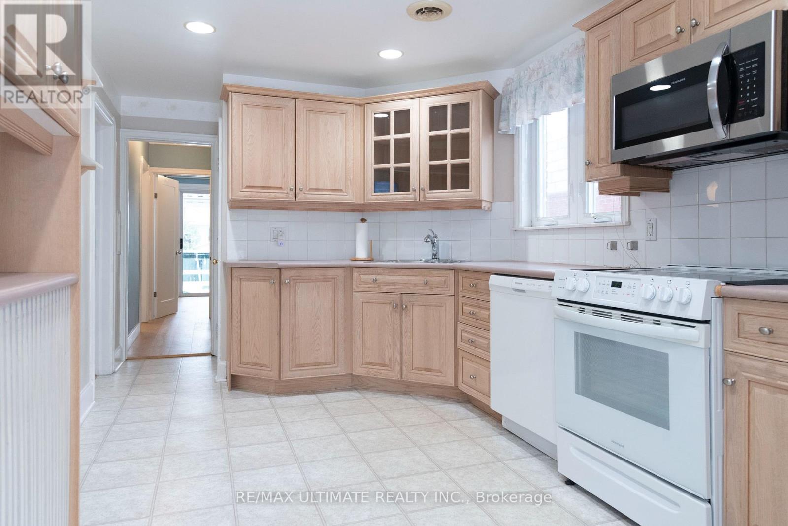 House – 7 JOANITH UPPER DRIVE, Toronto – photo 1