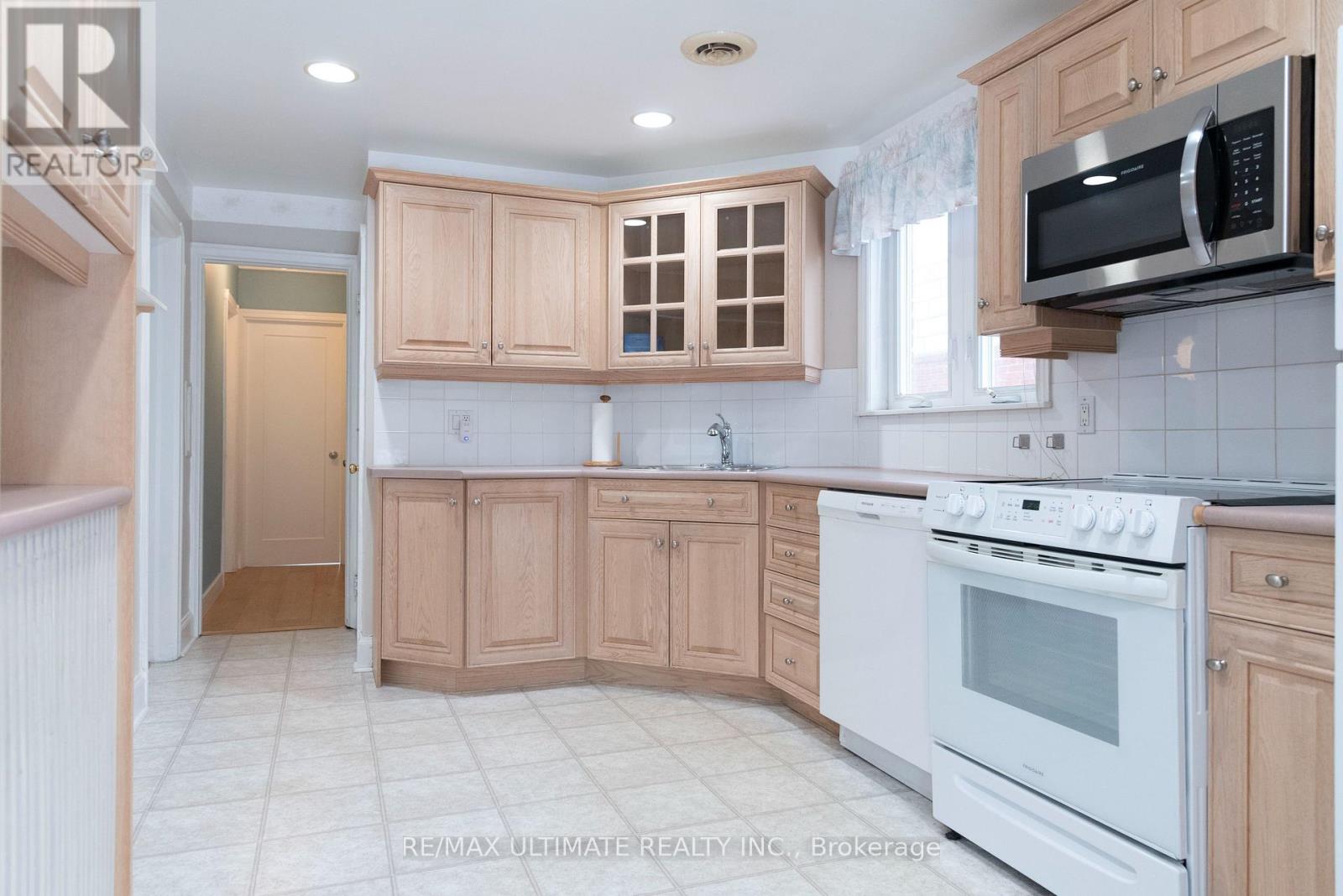 House – 7 JOANITH UPPER DRIVE, Toronto – photo 2