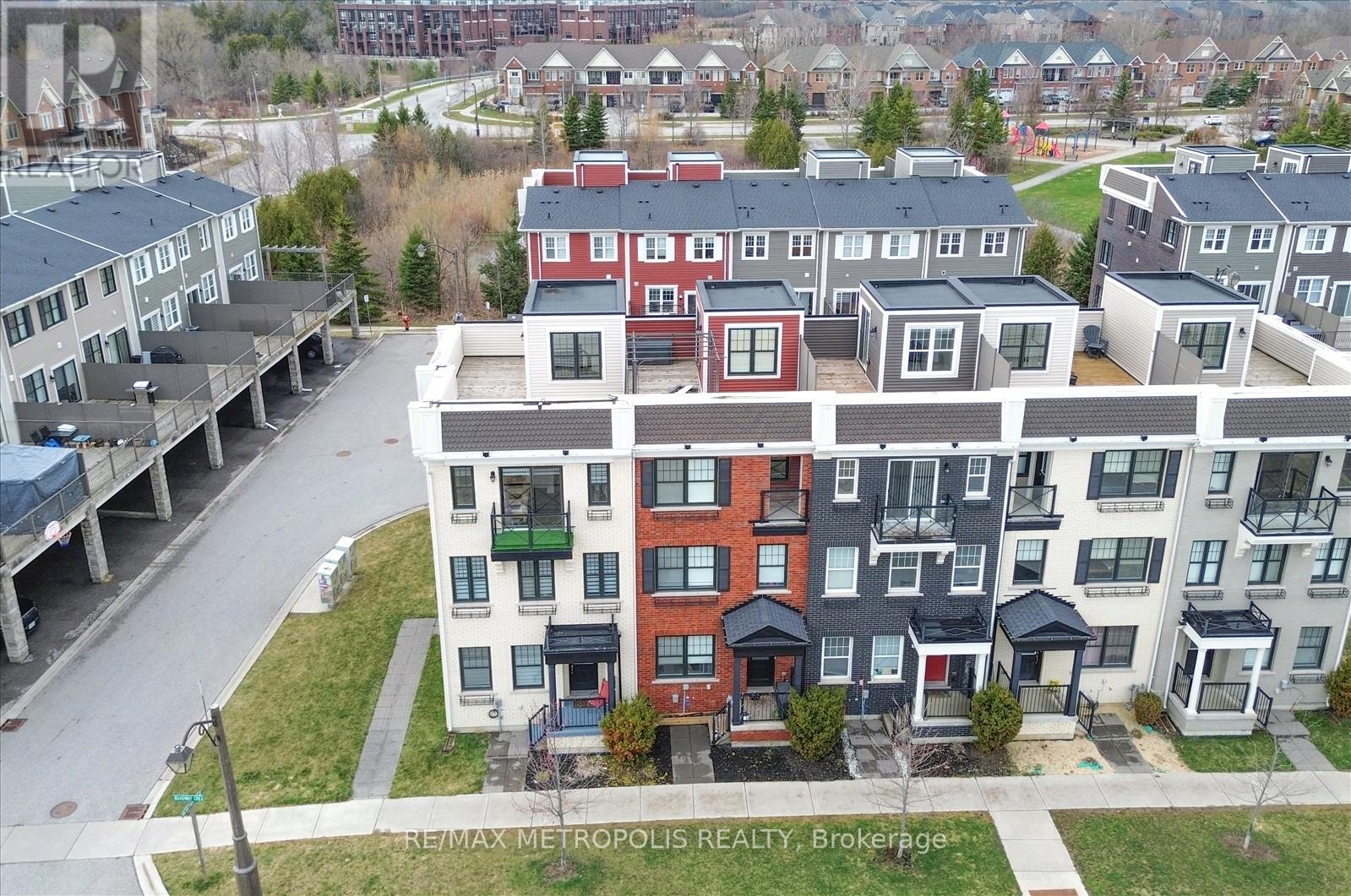 Row / Townhouse – 1 BOADWAY CRESCENT, Whitchurch-Stouffville – photo 2
