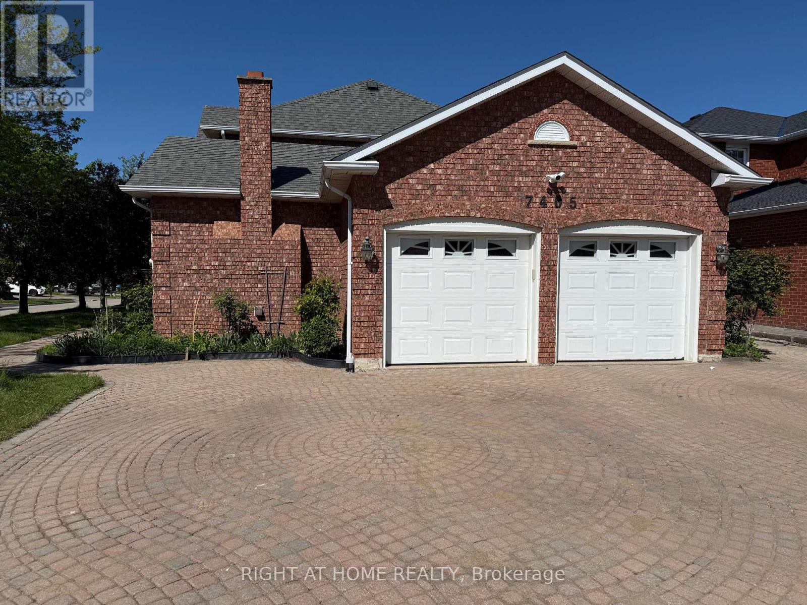 House – 7405 ASPEN AVENUE, Mississauga – photo 2