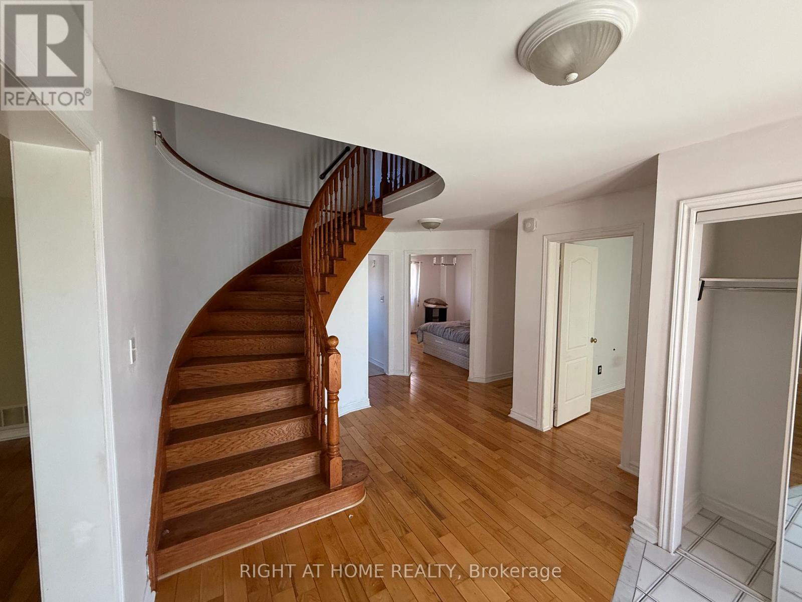 House – 7405 ASPEN AVENUE, Mississauga – photo 3