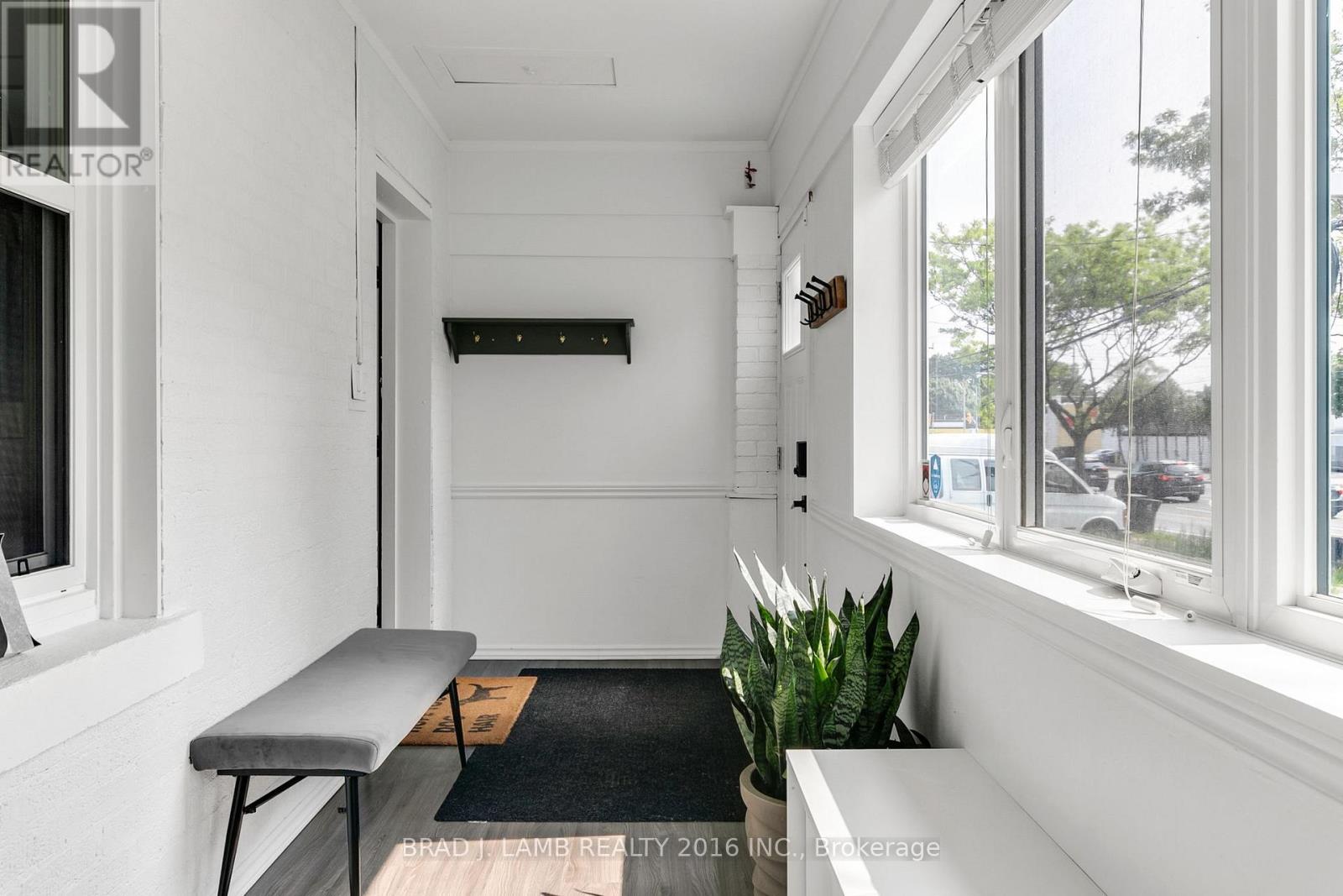 House – 599 ROYAL YORK ROAD, Toronto – photo 3