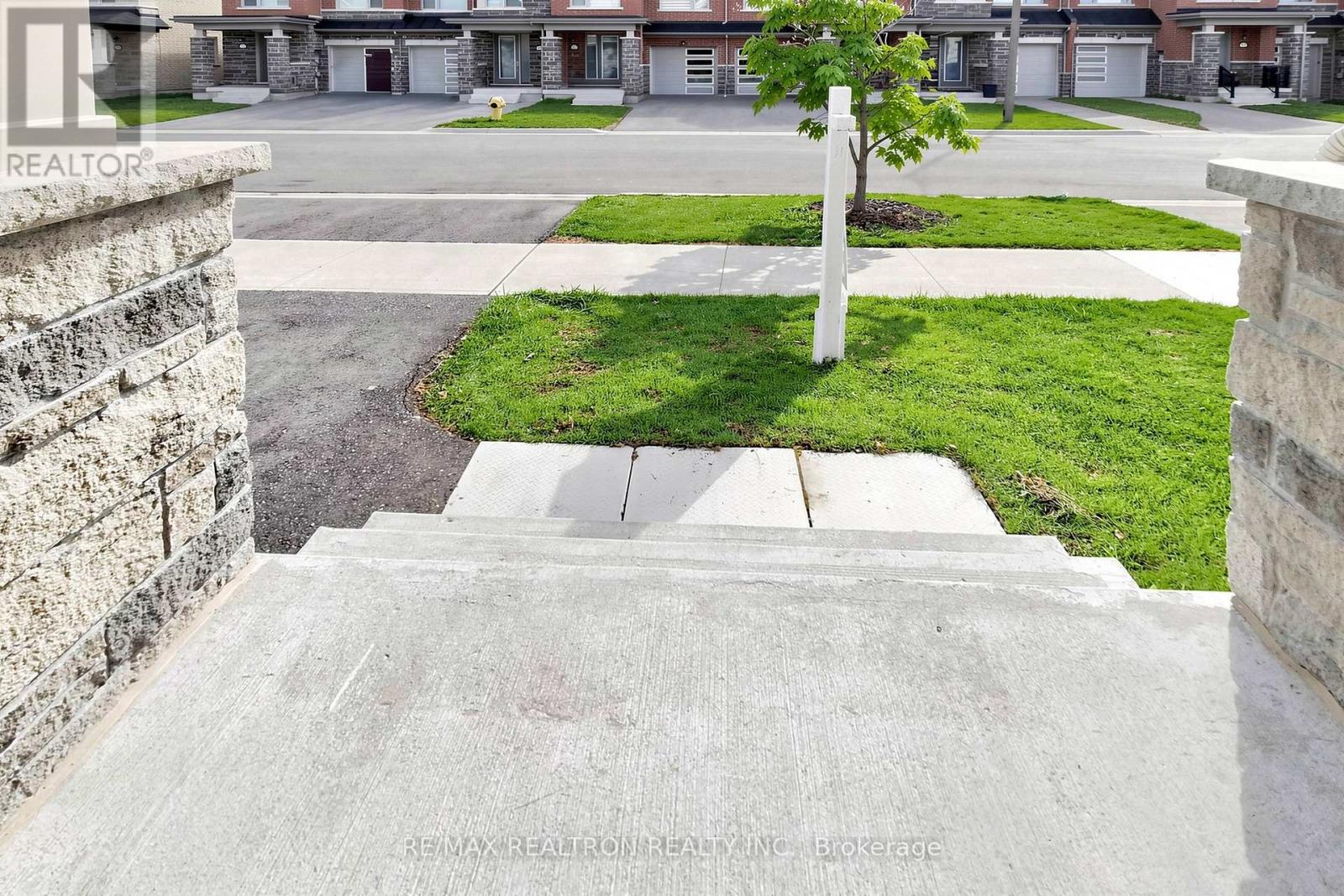 Row / Townhouse – 26 FLOWER GARDEN TRAIL, Whitchurch-Stouffville – photo 4