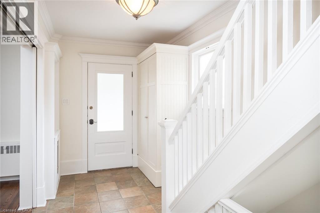 House – 209 ALLAN Street, Oakville – photo 2