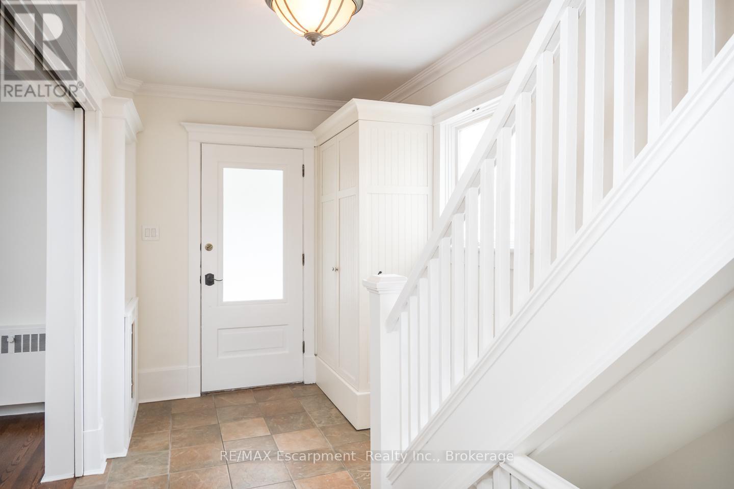 House – 209 ALLAN STREET, Oakville – photo 2