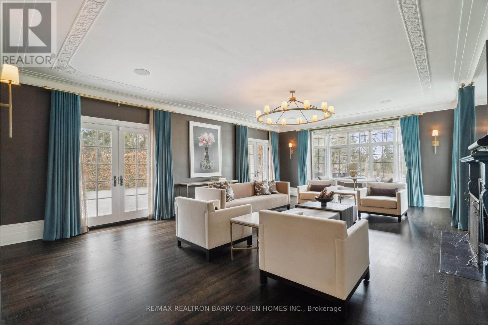 House – 15 PARK LANE CIRCLE, Toronto – photo 5