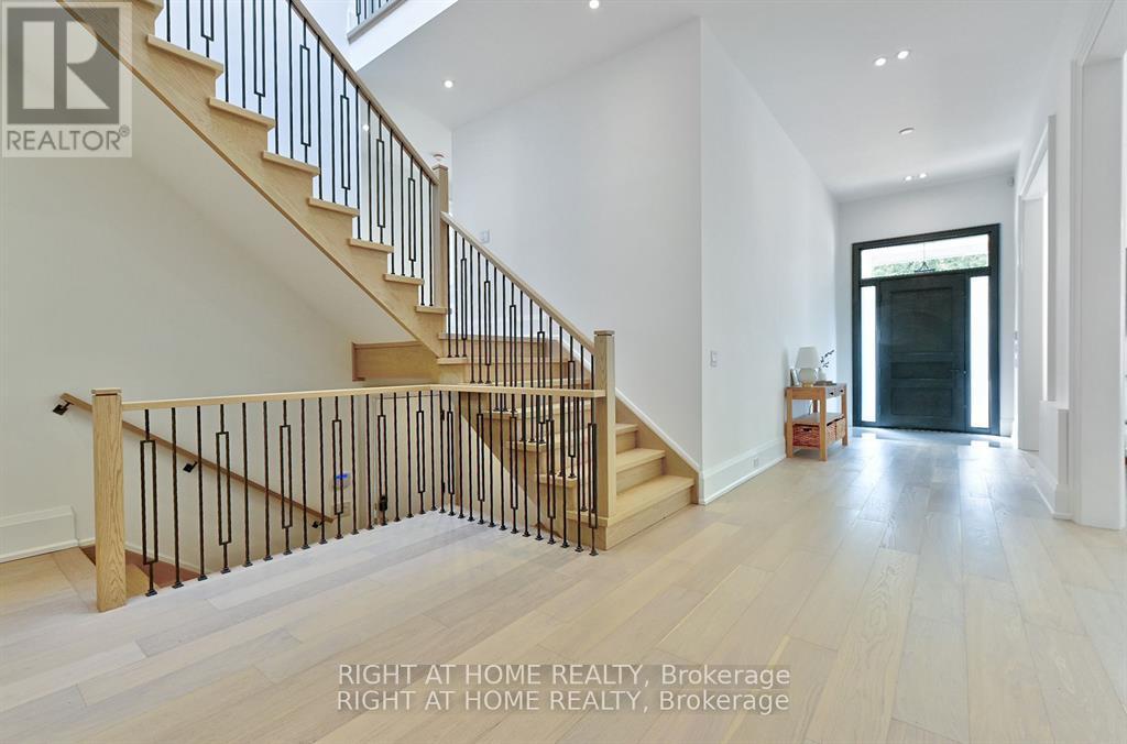House – 27 HURLINGHAM CRESCENT, Toronto – photo 2