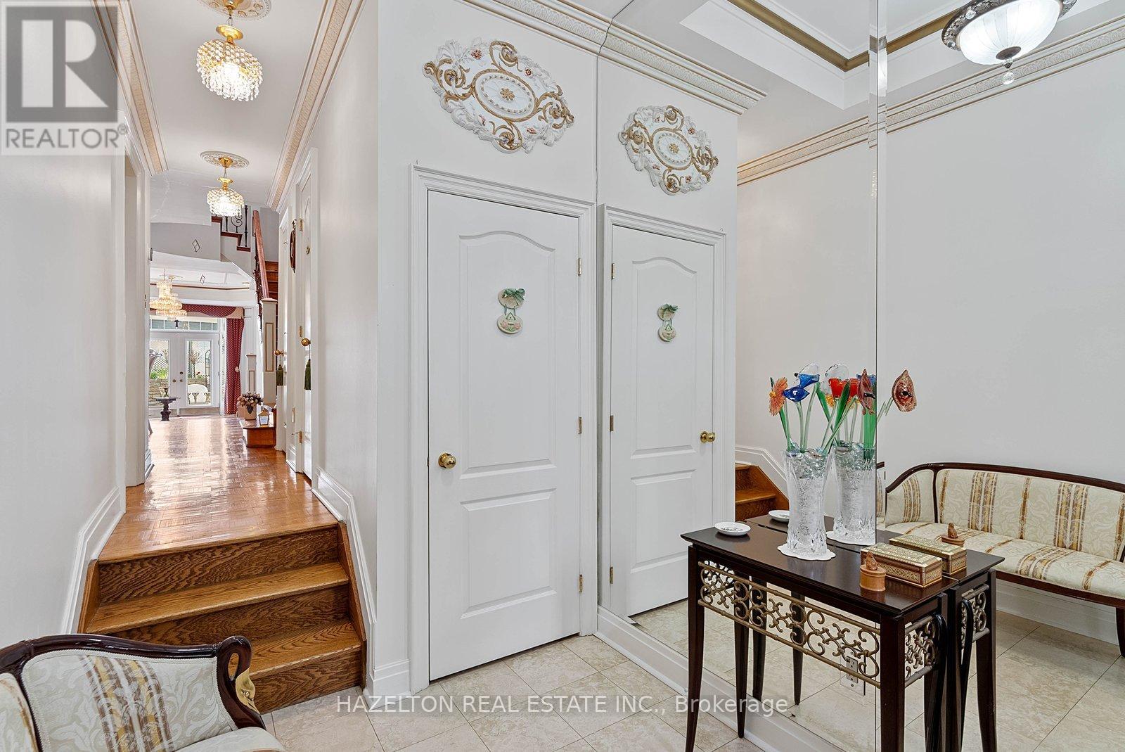 Row / Townhouse – 220 WALMER ROAD W, Toronto – photo 5