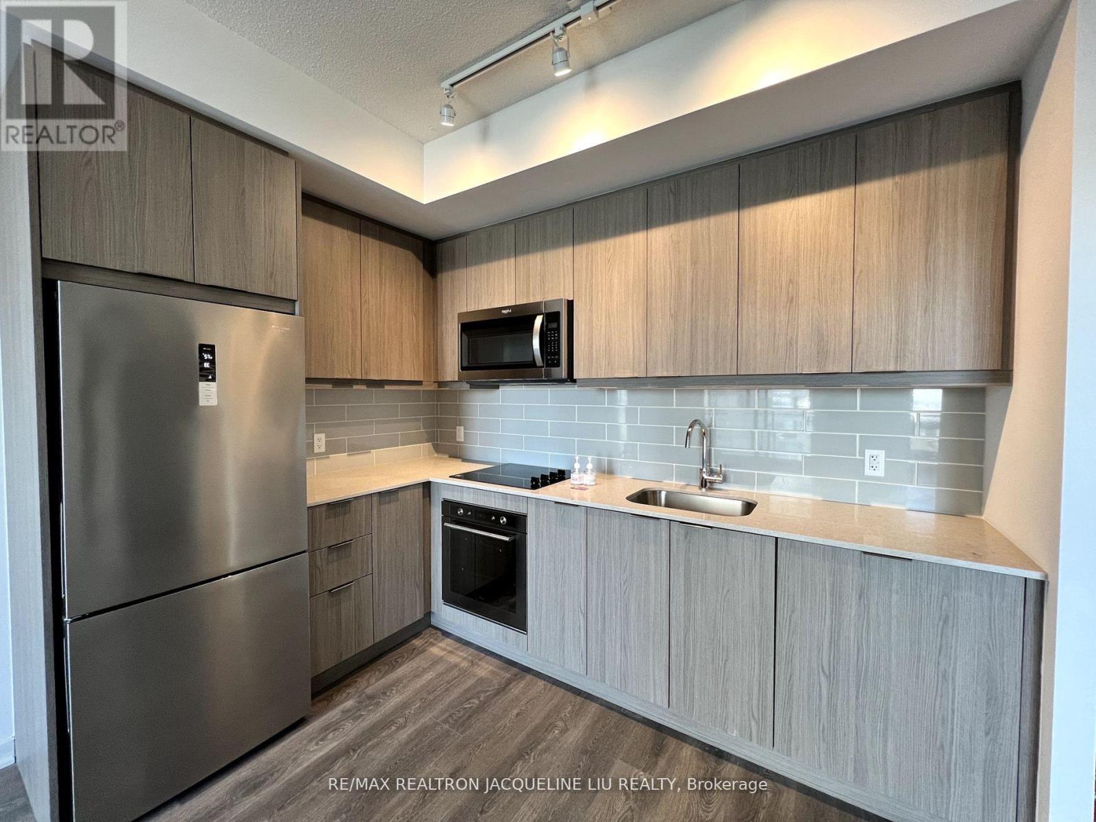 Apartment – 2010 - 38 FOREST MANOR ROAD, Toronto – photo 3
