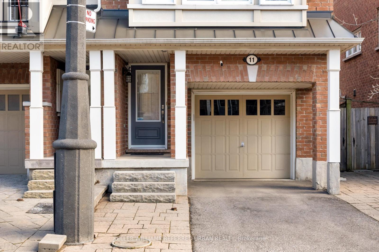 Row / Townhouse – 11 WINKLER TERRACE, Toronto – photo 2
