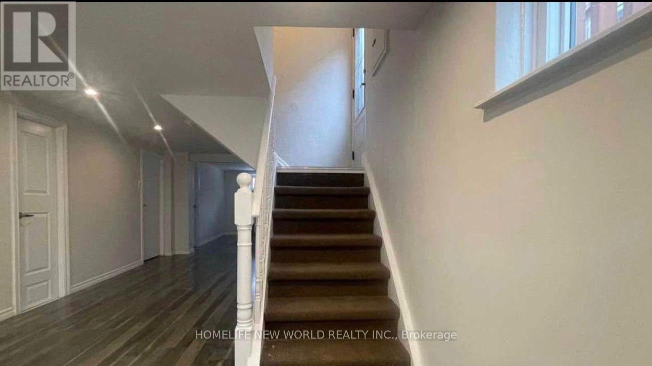 House – BSMT - 98 LYNVALLEY CRESCENT, Toronto – photo 2