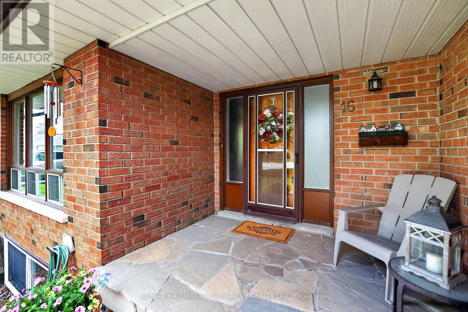 House – 16 WENDERLY DRIVE, Aurora – photo 4