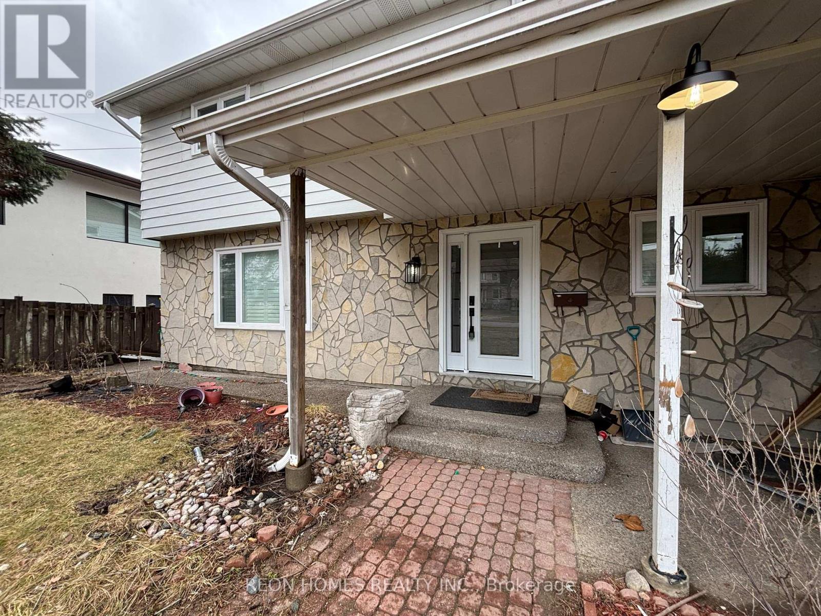 House – (MAIN) - 724 SHEPPARD AVENUE, Pickering – photo 3