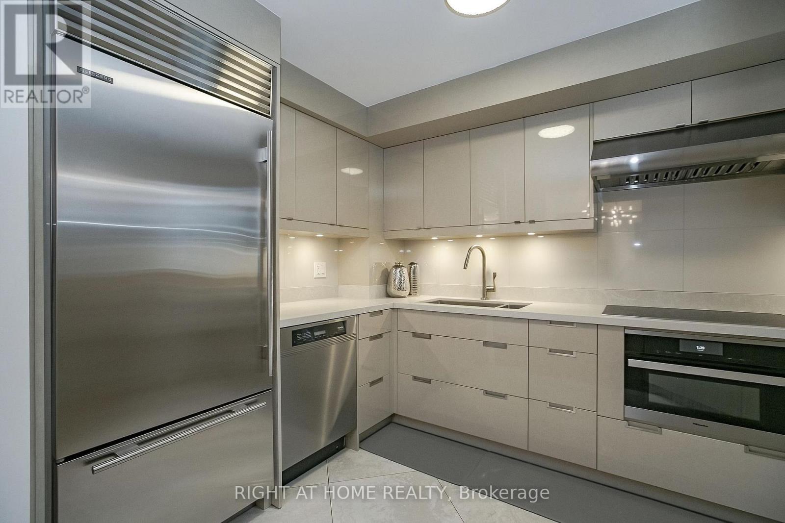 Apartment – 217 - 2119 LAKE SHORE BOULEVARD W, Toronto – photo 1