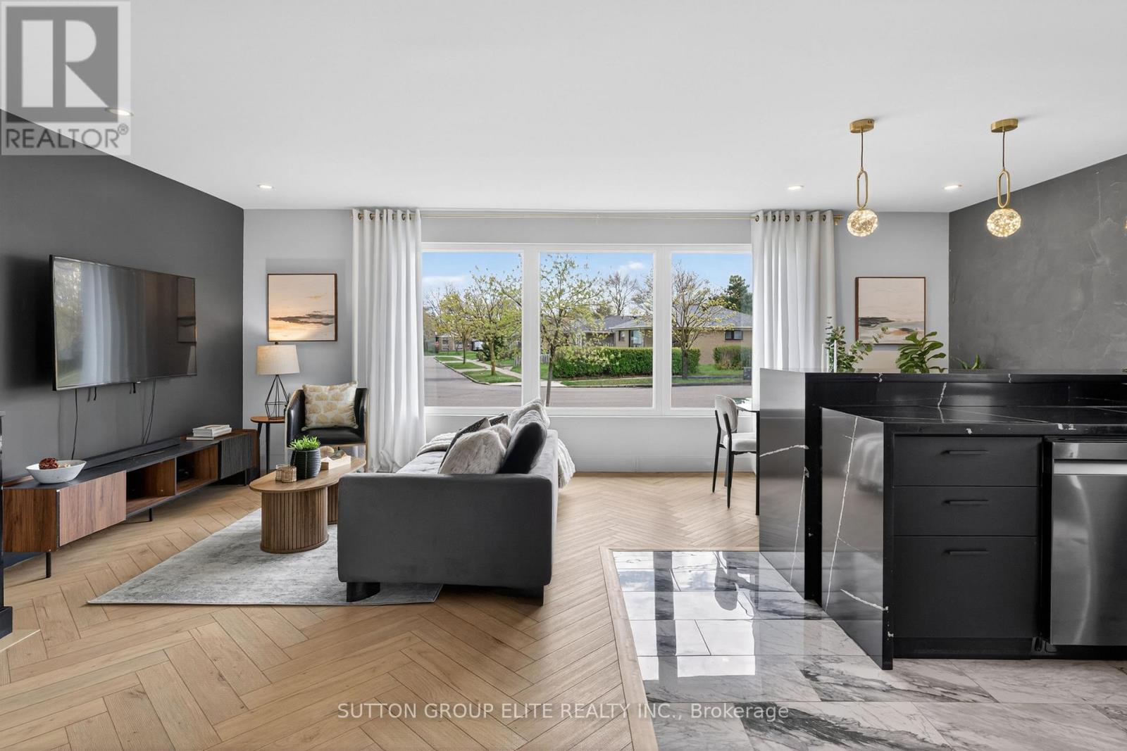 House – 19 HARDWICK COURT, Toronto – photo 3