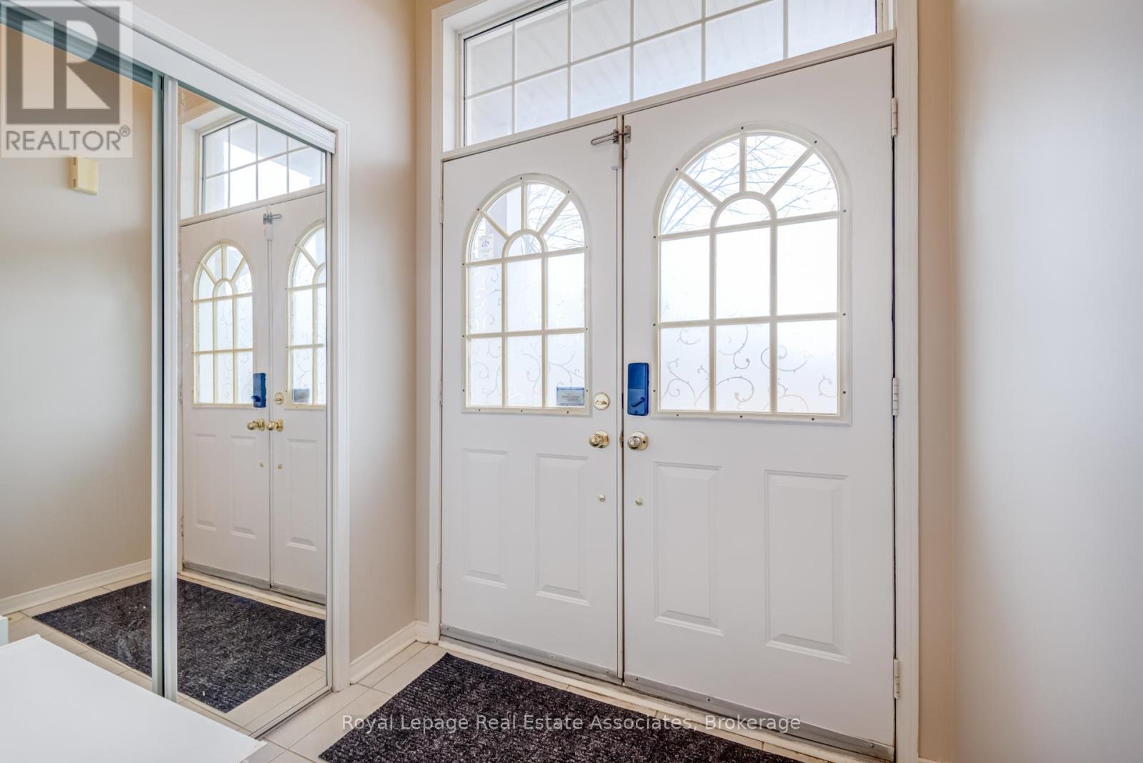 Row / Townhouse – 6603 JAZZY MEWS, Mississauga – photo 2