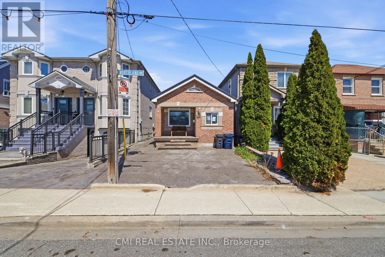 House – 120 NORTHLAND AVENUE, Toronto – photo 2