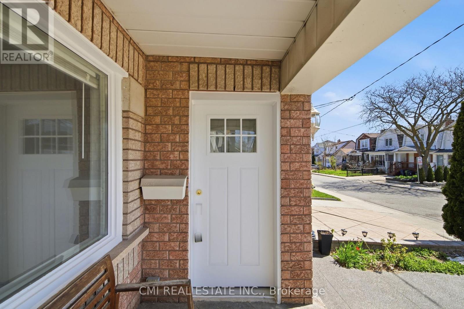 House – 120 NORTHLAND AVENUE, Toronto – photo 4