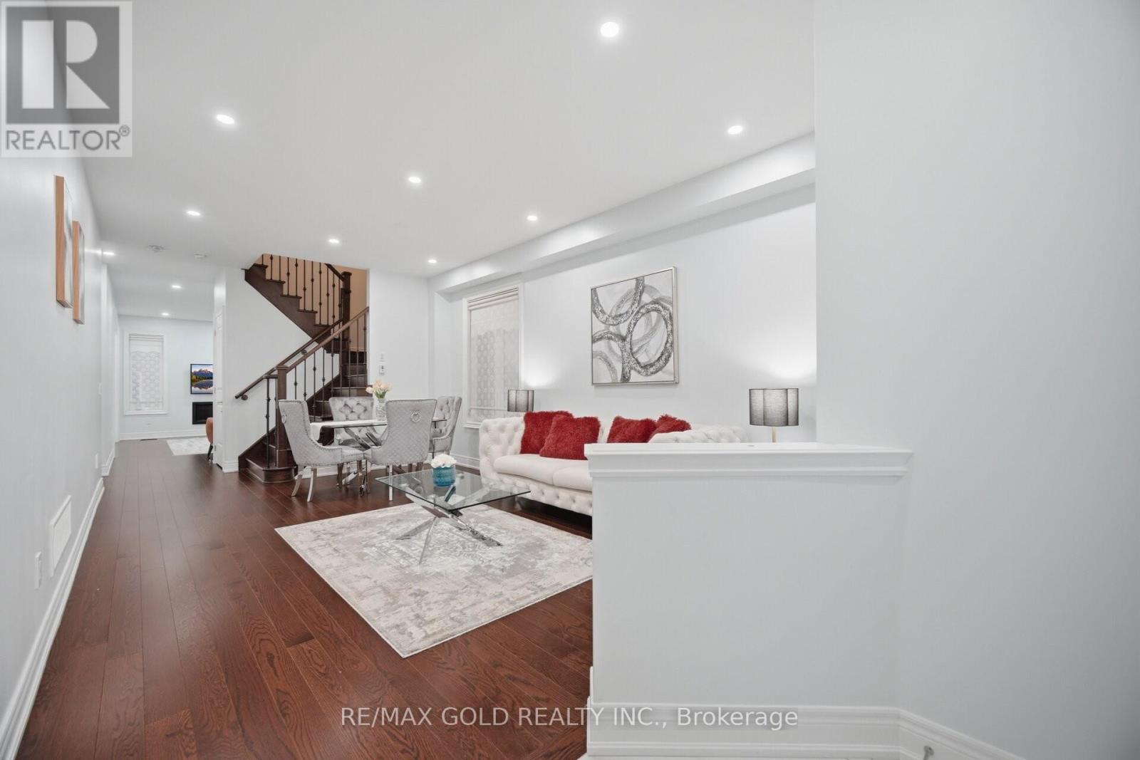 House – 11 SINATRA STREET, Brampton – photo 2