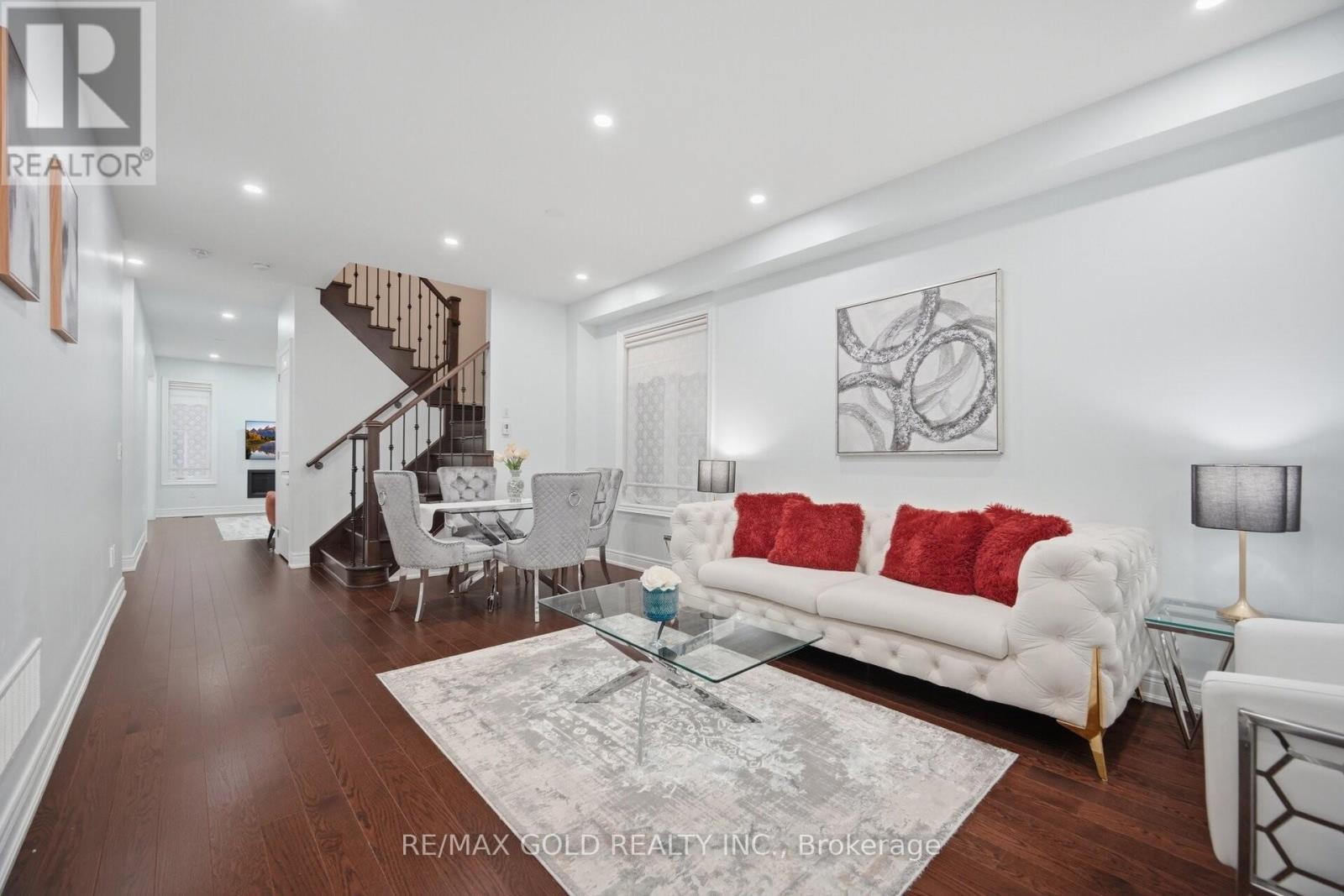 House – 11 SINATRA STREET, Brampton – photo 4