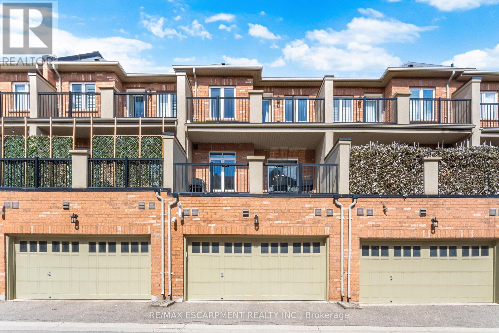 Row / Townhouse – 3062 EBERLY WOODS DRIVE, Oakville – photo 2