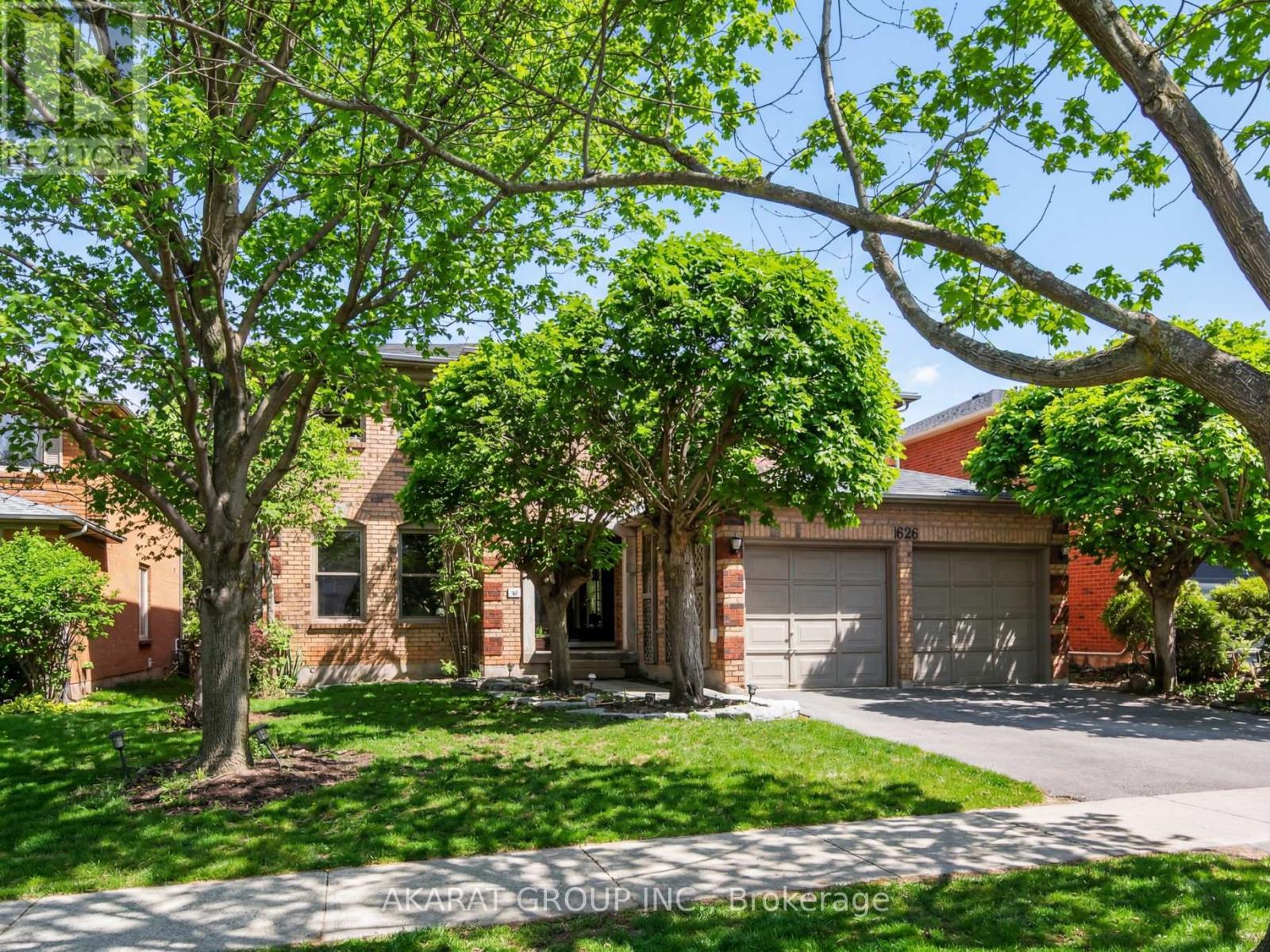 House – 1626 HERITAGE WAY, Oakville – photo 2