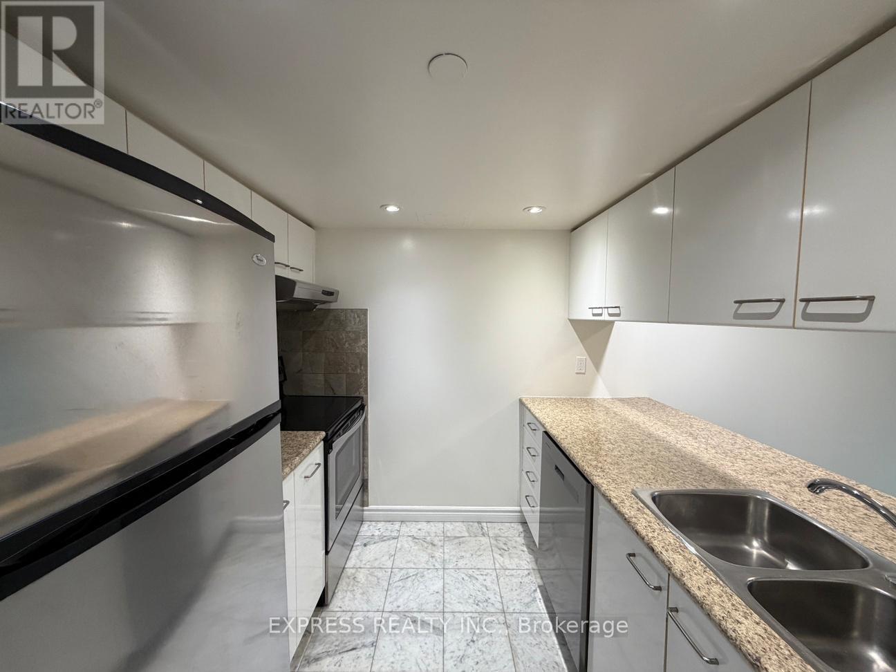 Apartment – 2403 - 38 ELM STREET, Toronto – photo 2