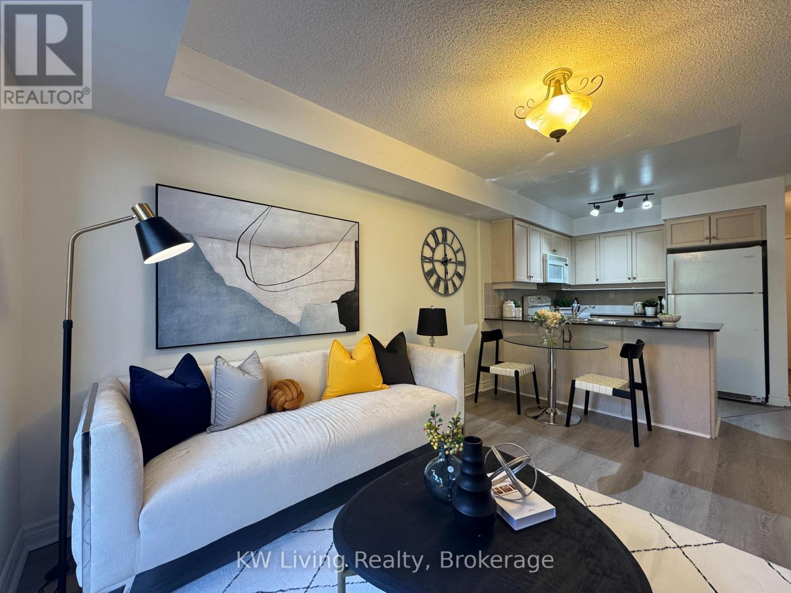 Apartment – 204 - 19 BARBERRY PLACE, Toronto – photo 5
