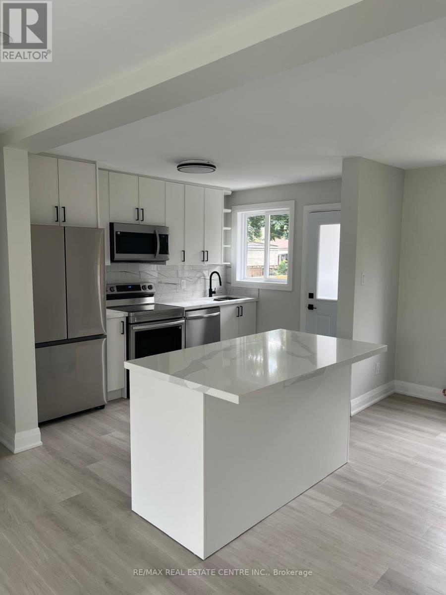 Triplex – 255 GAMMA STREET, Toronto – photo 2
