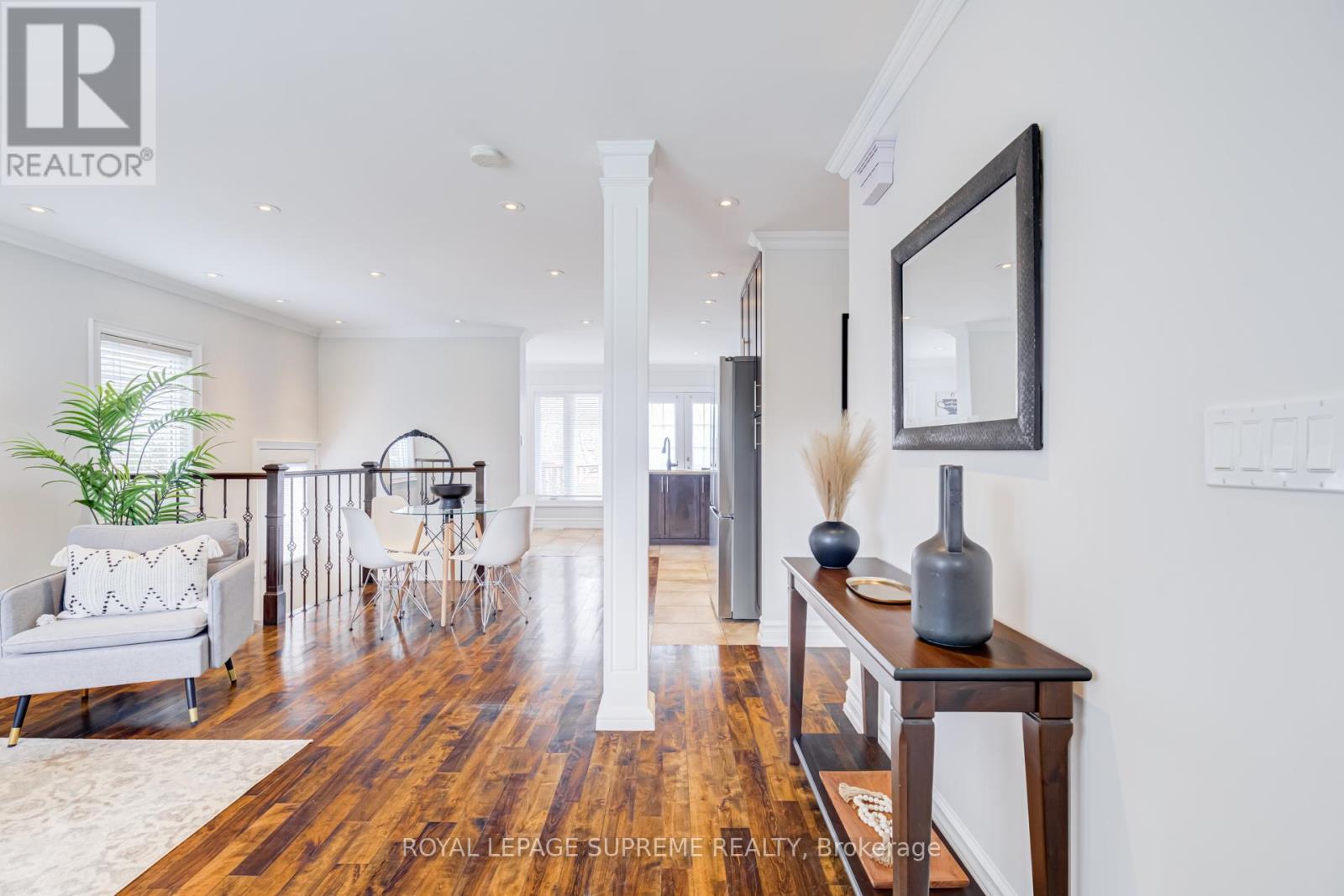 House – 18 FAIRWEATHER ROAD, Toronto – photo 4