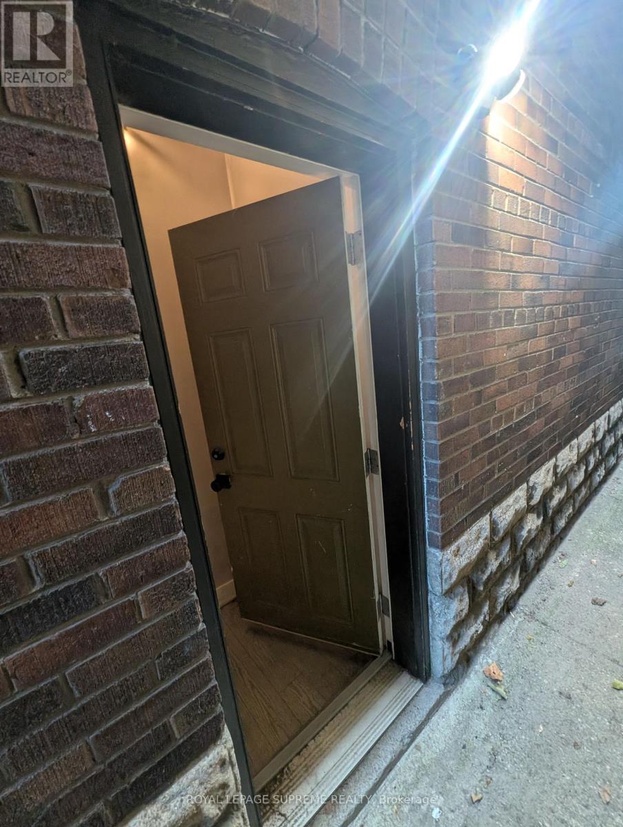 House – LOWER - 2132 DUNDAS STREET, Toronto – photo 3