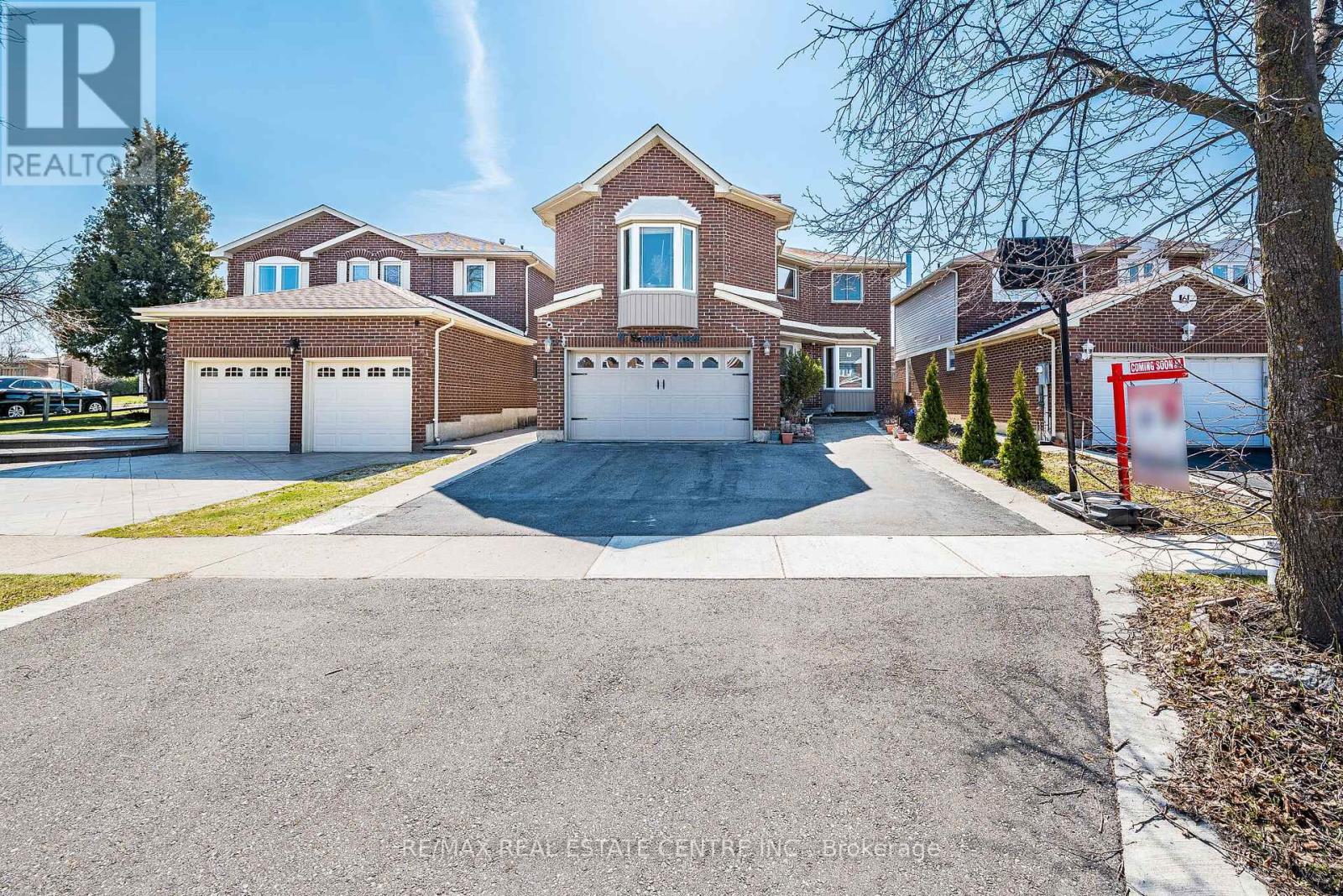 House – 4 HOWELL STREET, Brampton – photo 2