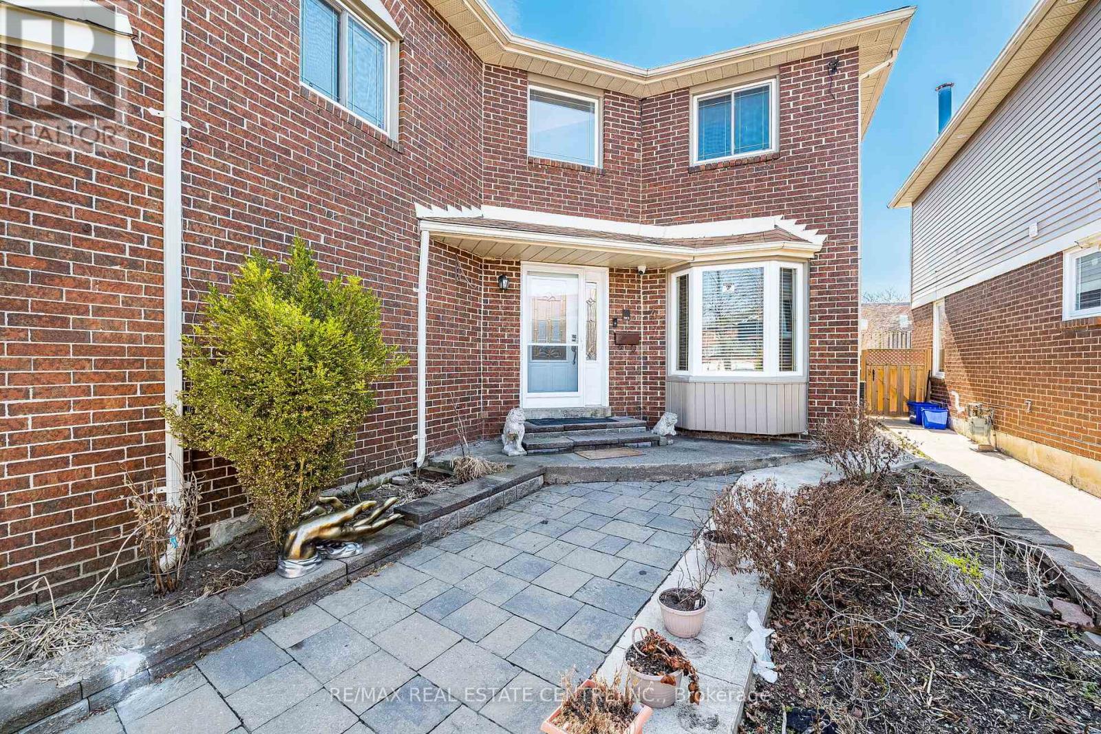 House – 4 HOWELL STREET, Brampton – photo 5