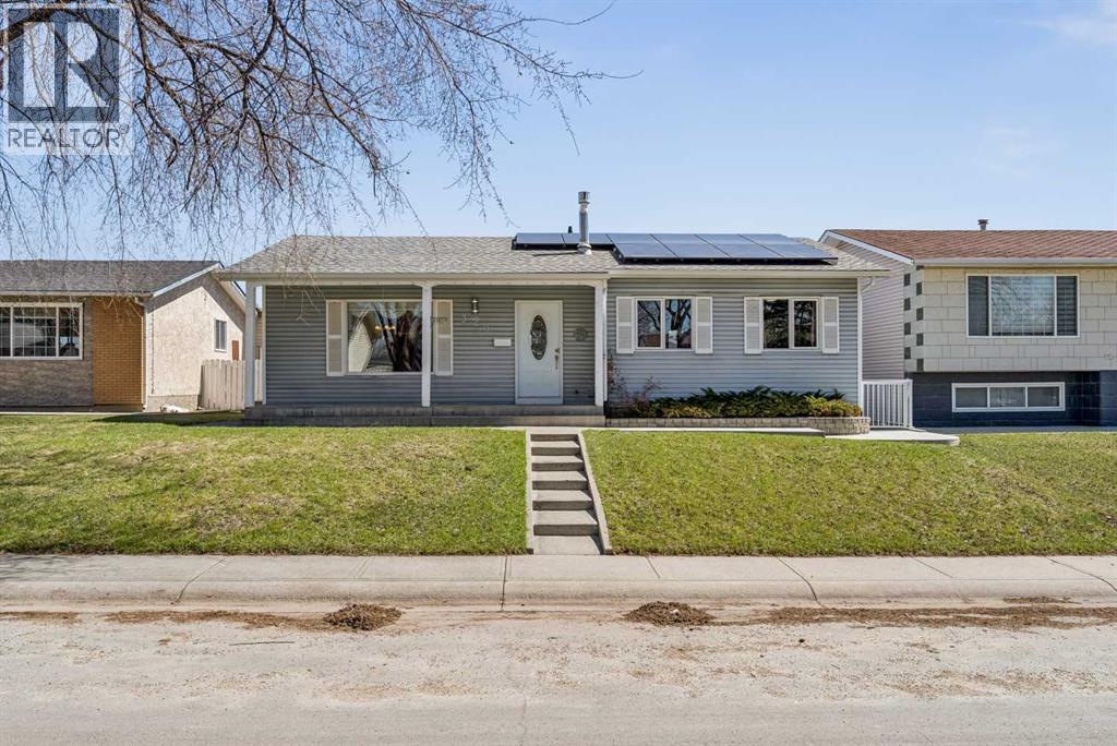 House for Sale in 320 Whiteview Road NE|Calgary, Alberta T1Y1P8