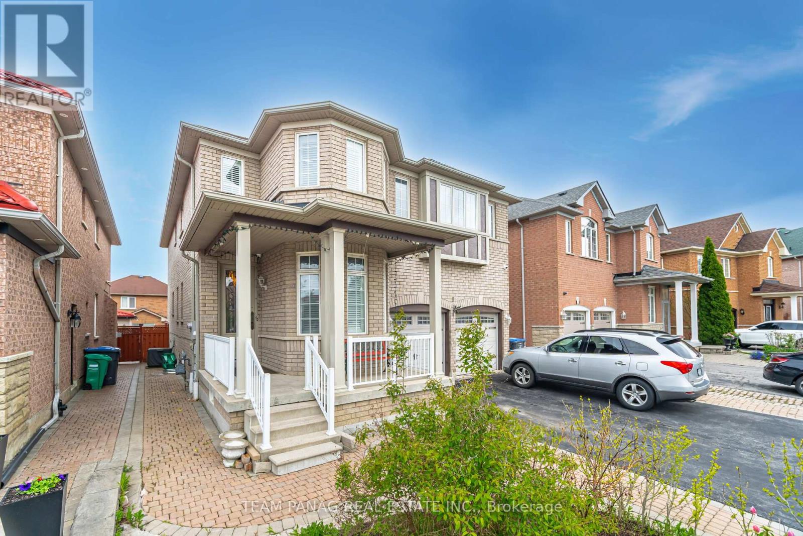 House – 8 GORERIDGE CRESCENT, Brampton – photo 2