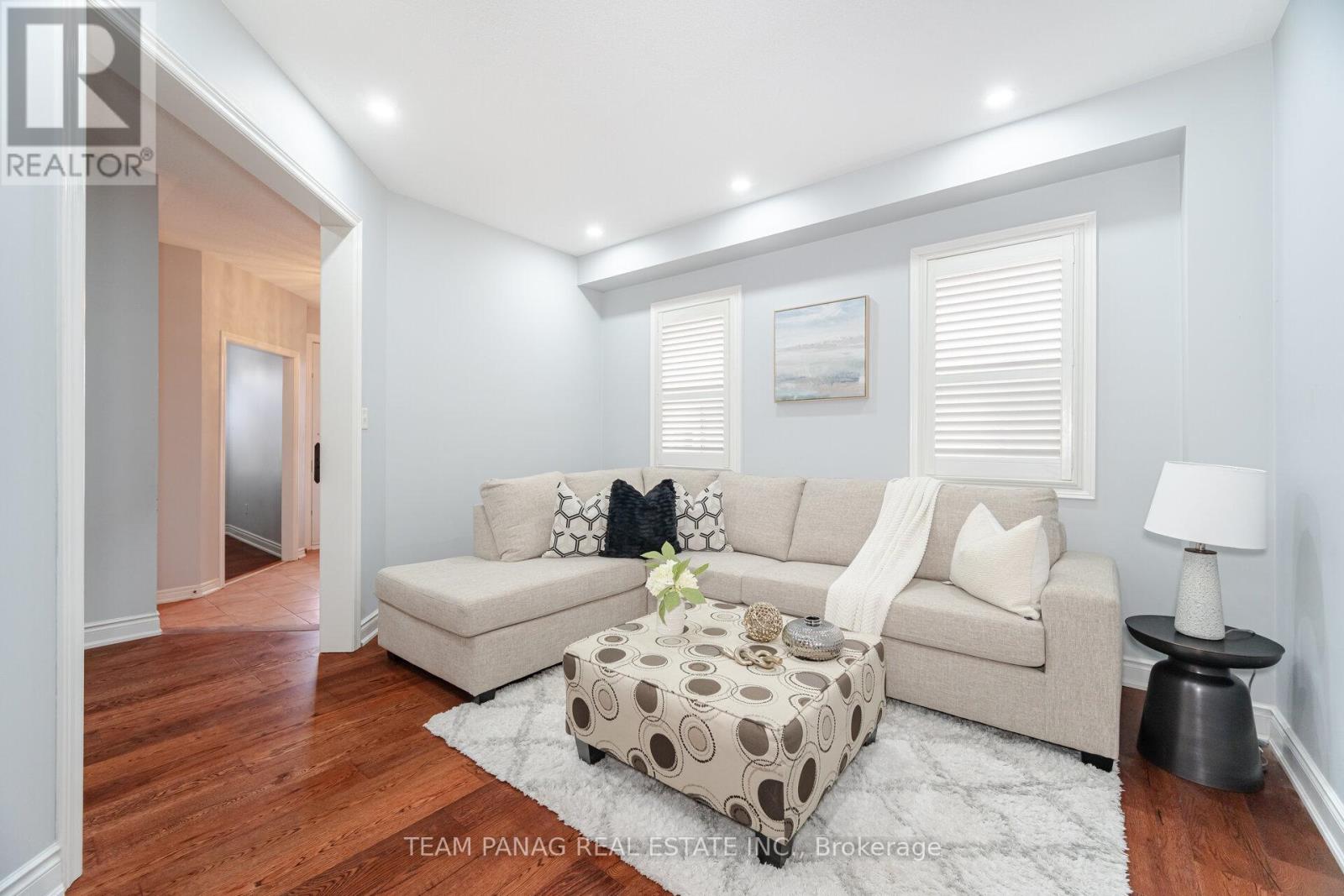 House – 8 GORERIDGE CRESCENT, Brampton – photo 4