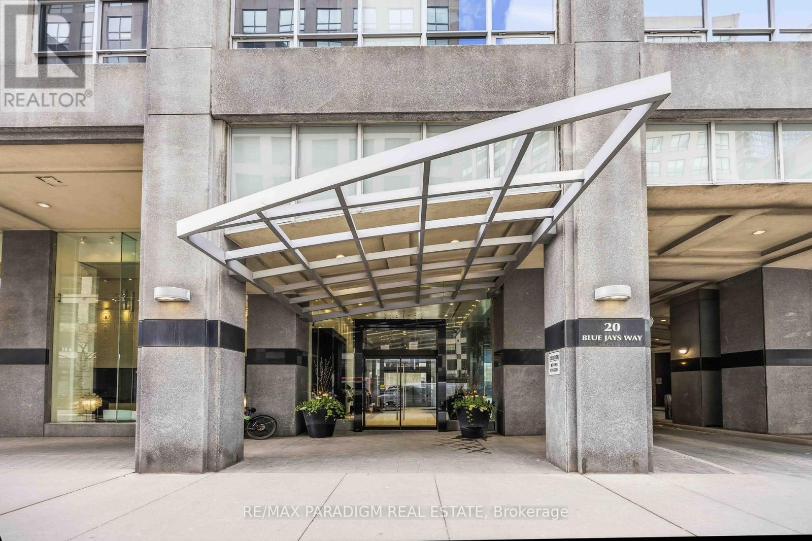 Apartment – 219 - 20 BLUE JAYS WAY, Toronto – photo 2