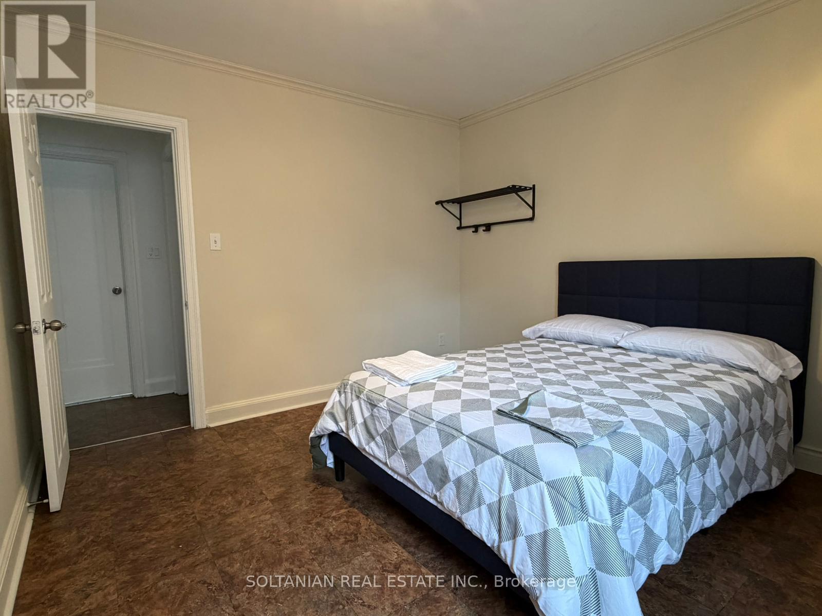 House – 197 FINCH AVENUE E, Toronto – photo 2